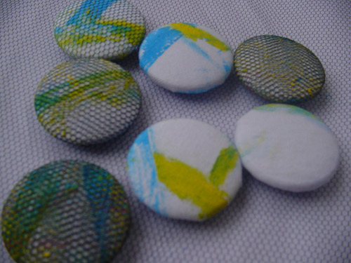 4covered_buttons.jpg 4covered_buttons.jpg