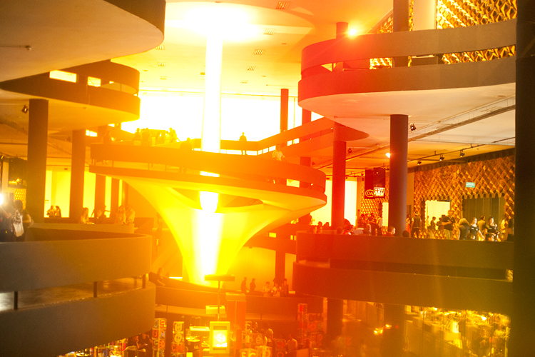 neon_1017ultima.jpg